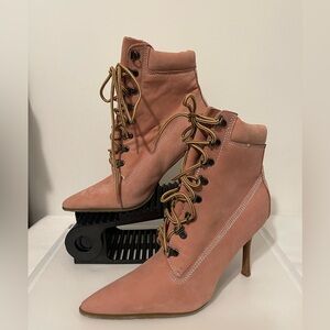 COLIN STUART Mauve Pointy Toe Lace-Up Suede Booties, Size 10